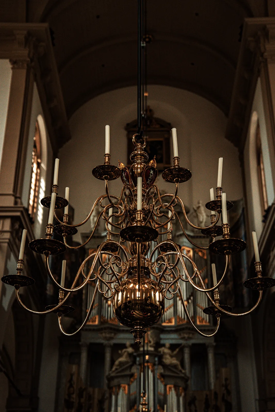 Interior de una iglesia en el centro histórico de Ámsterdam