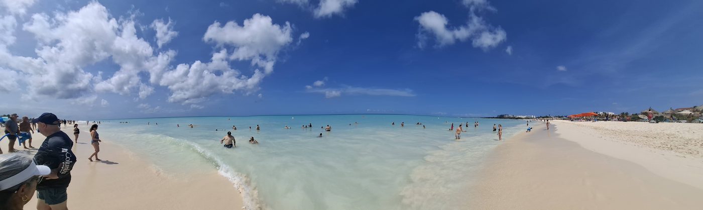 Llegada a la Isla Feliz: Eagle Beach y Oranjestad
