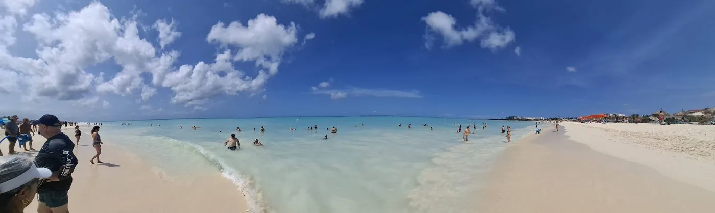 Llegada a la Isla Feliz: Eagle Beach y Oranjestad