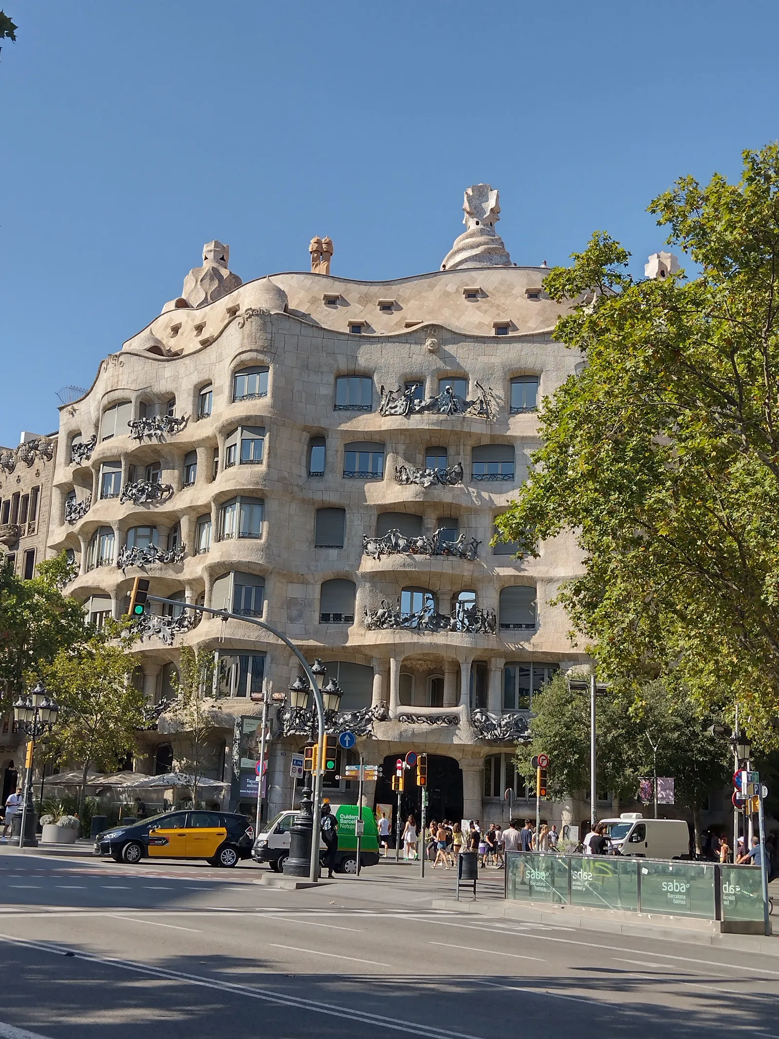 Fachada ondulada de La Pedrera de Gaudí en el Paseo de Gracia de Barcelona