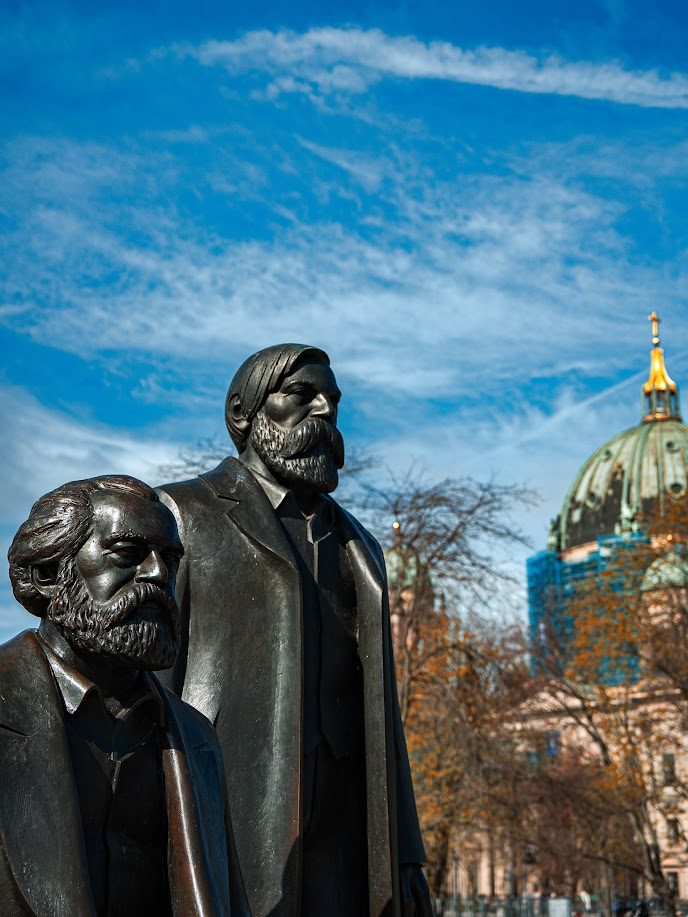 Monumento a Marx y Engels, Berlín