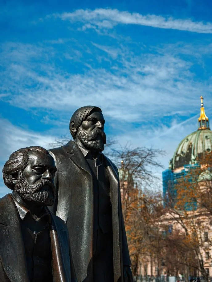 Monumento a Marx y Engels, Berlín