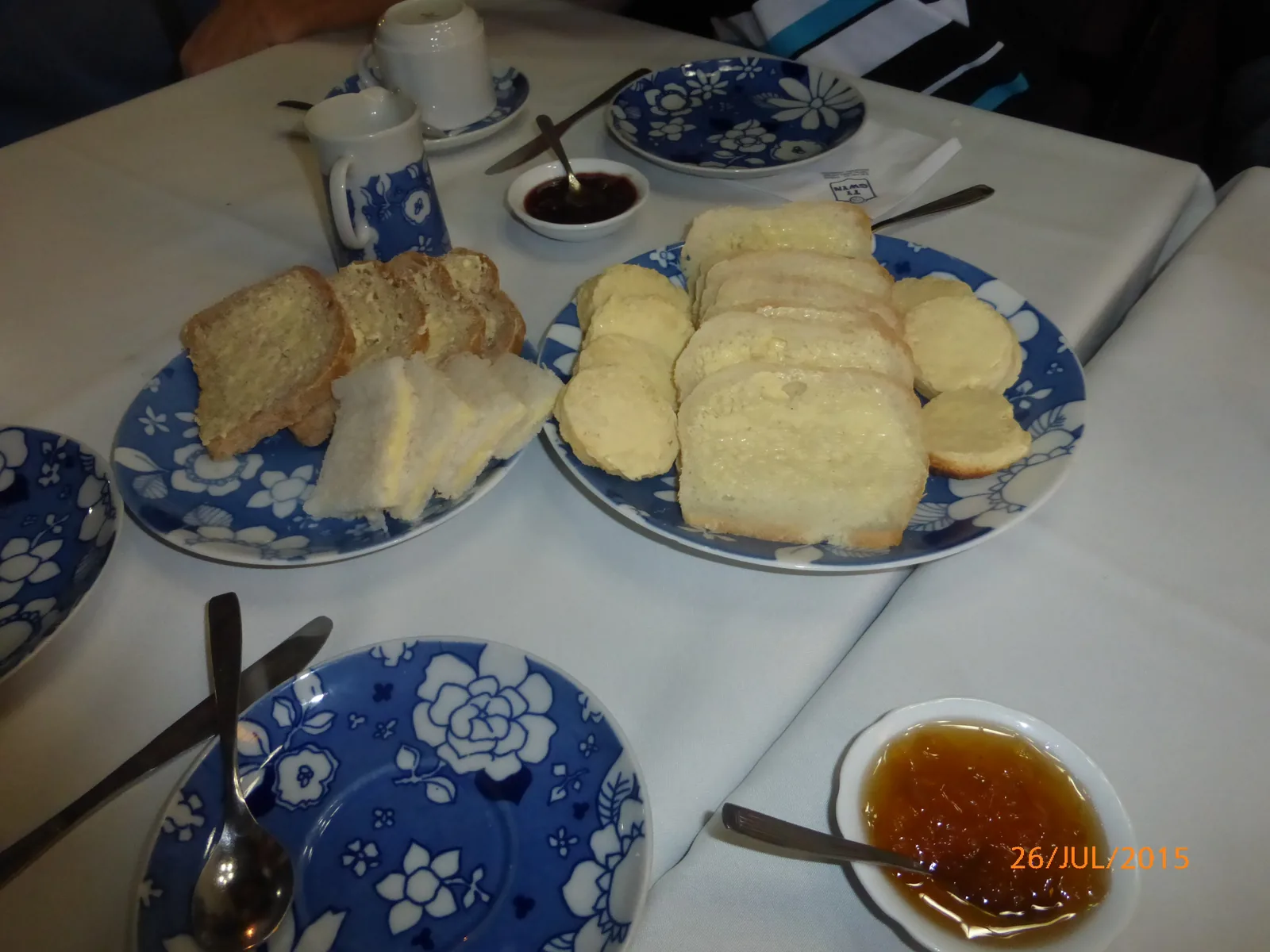 La mesa del té galés en Gáiman: panes caseros, scones, tortas y dulces