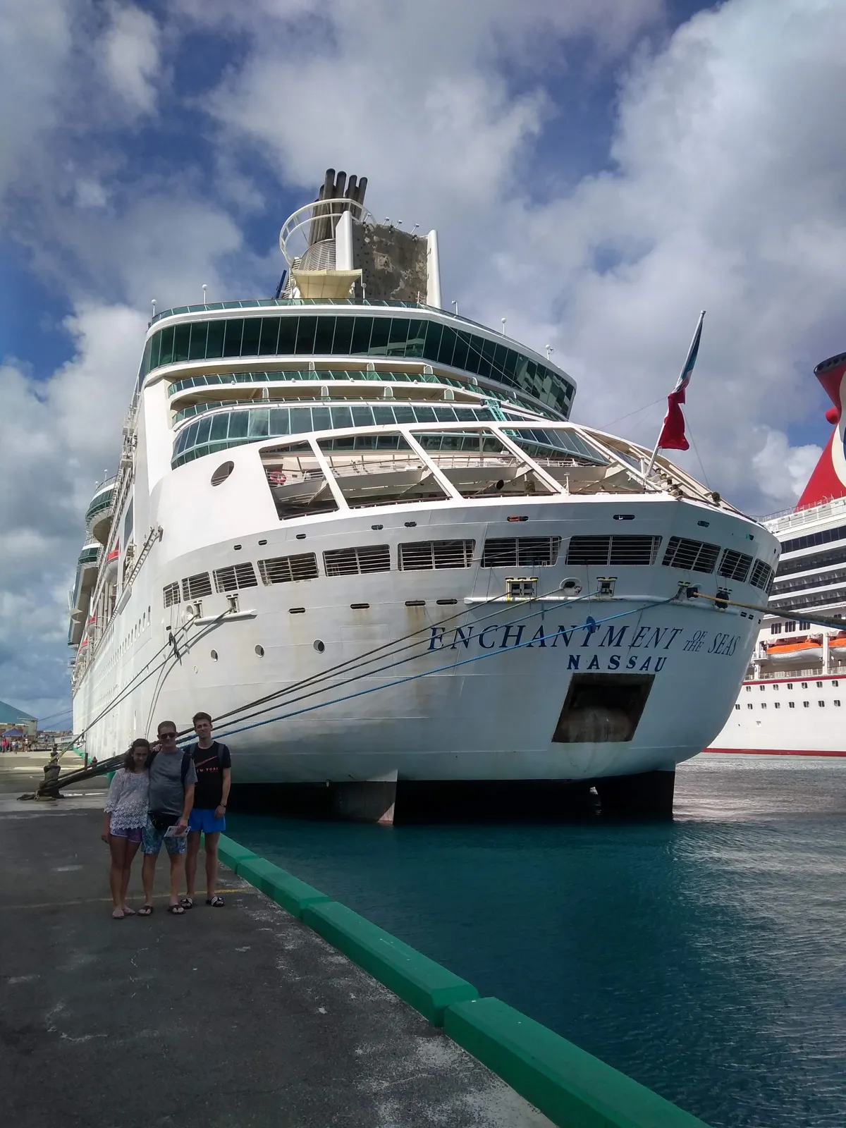 El crucero Enchantment of the Seas de Royal Caribbean en el puerto