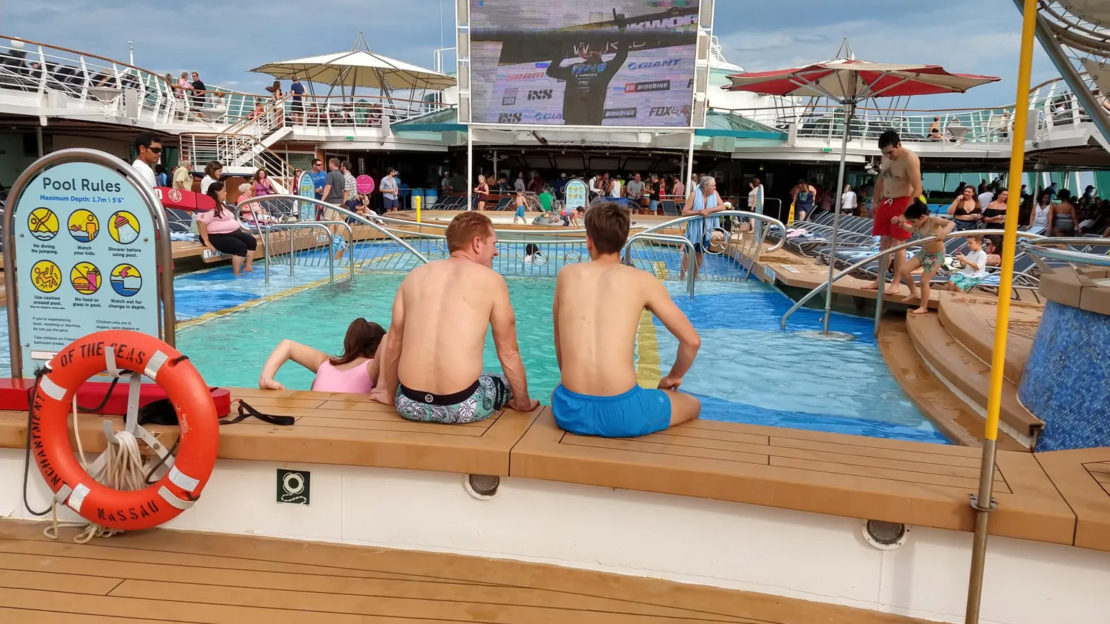 Piletas en la cubierta del crucero