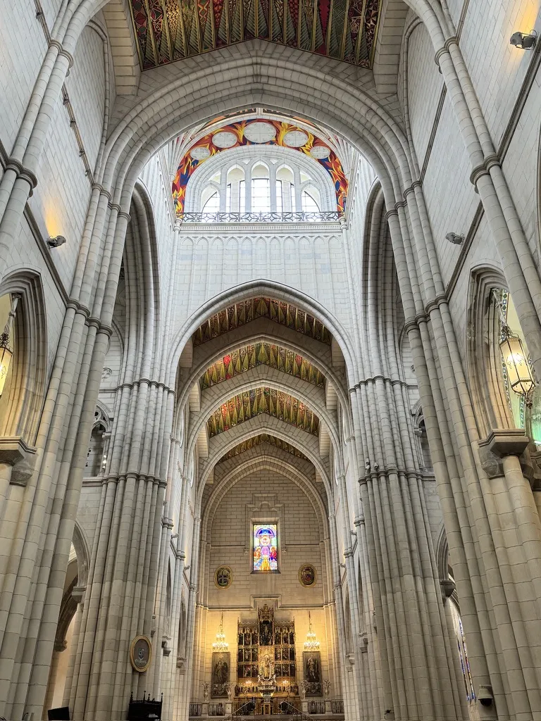 Interior de la Catedral de la Almudena, Madrid