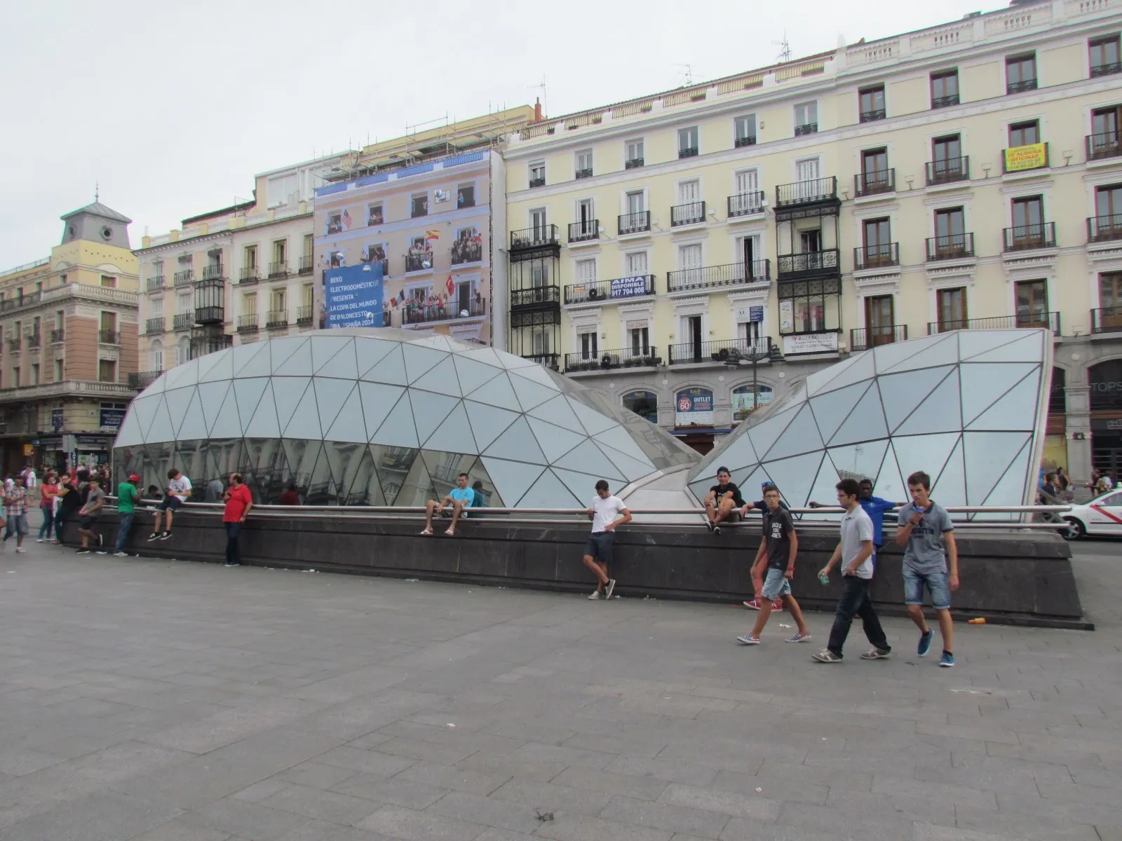 La Puerta del Sol de Madrid con el oso y el madroño