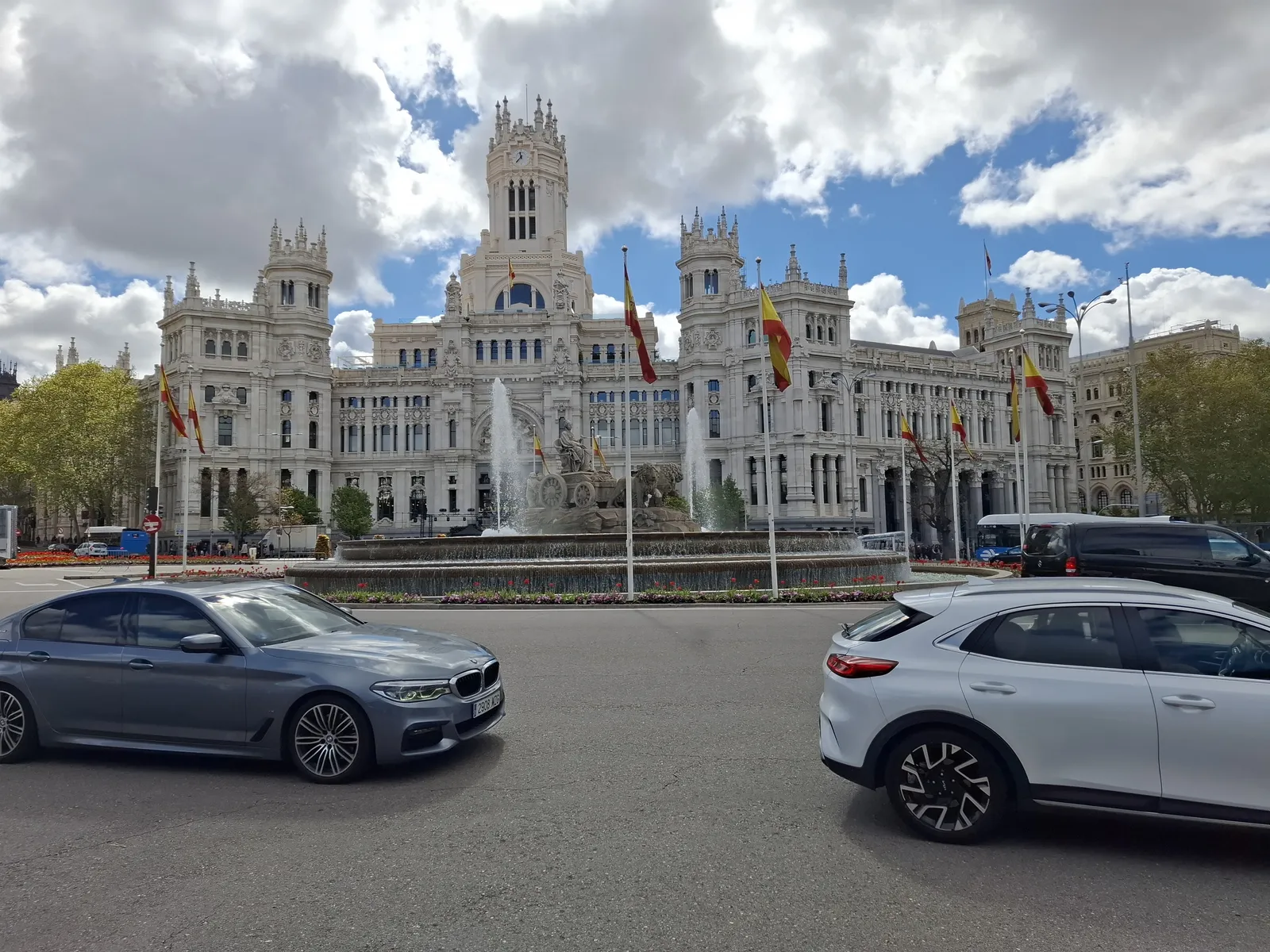 Plaza de Cibeles con el Palacio de Cibeles y la fuente, Madrid