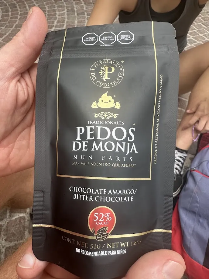Paquete de Pedos de Monja, el dulce típico de chocolate de San Miguel de Allende
