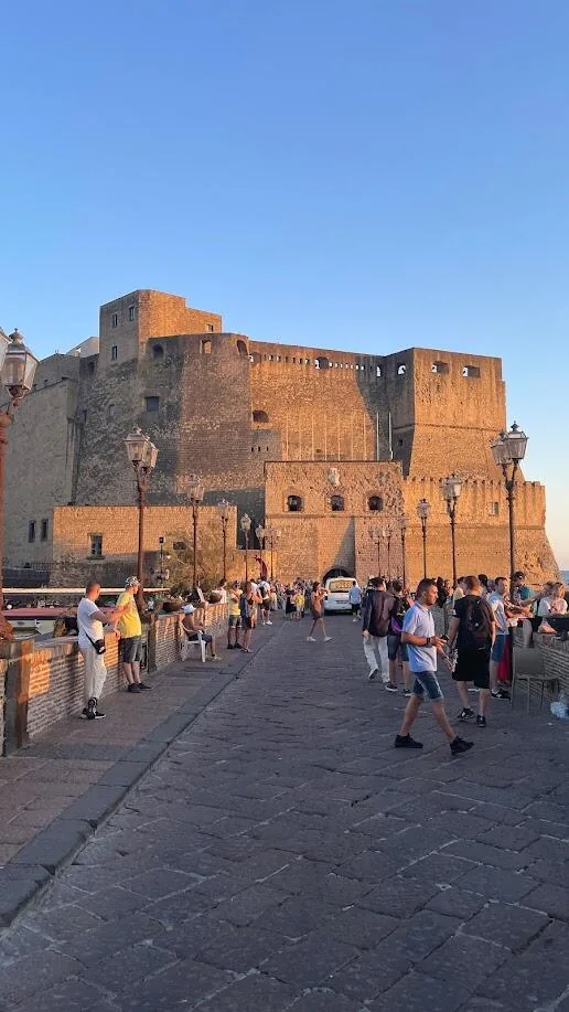 Castel dell'Ovo al atardecer