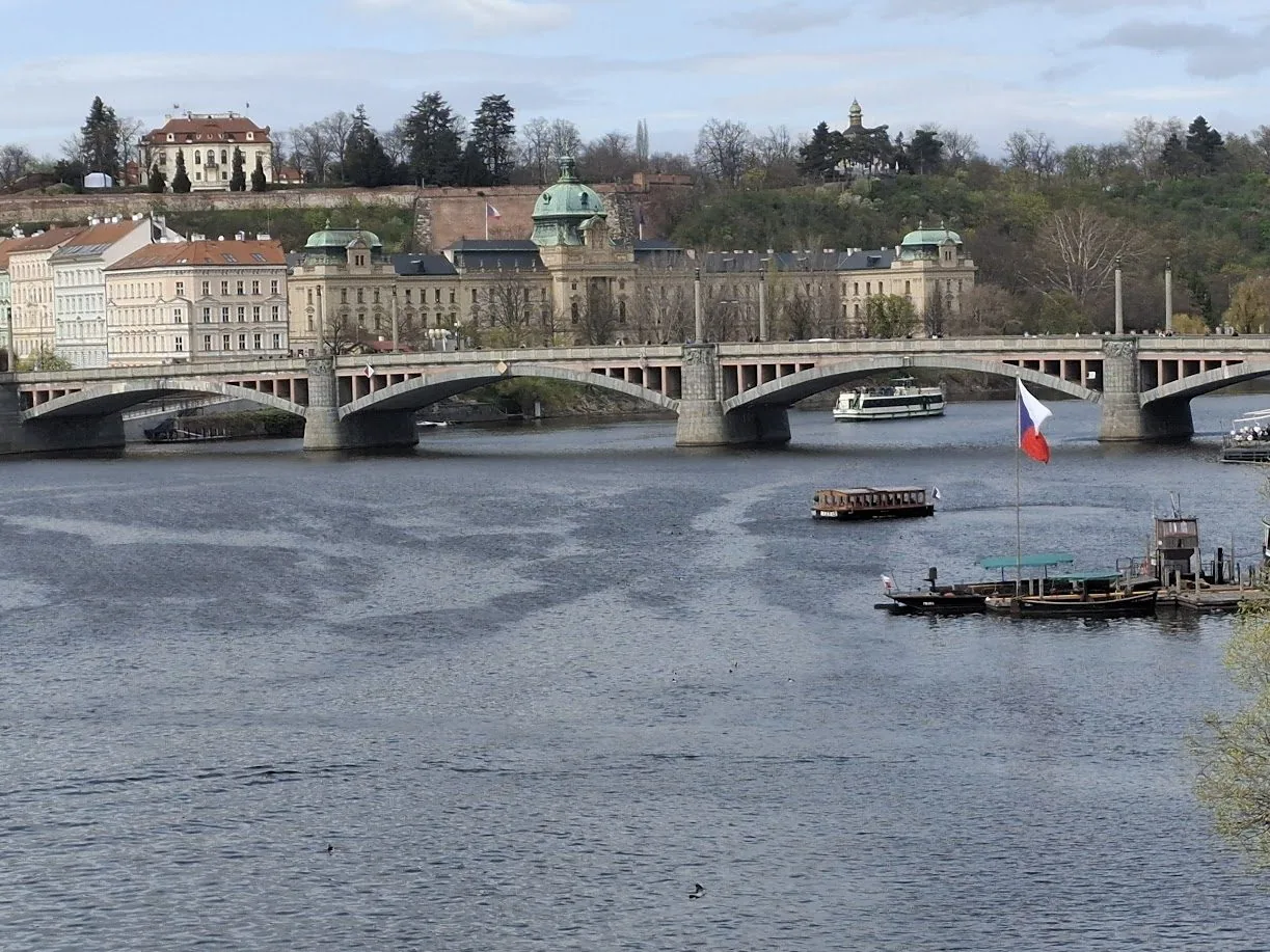 Praga: Magia, Historia y Goulash en el Corazón de Chequia