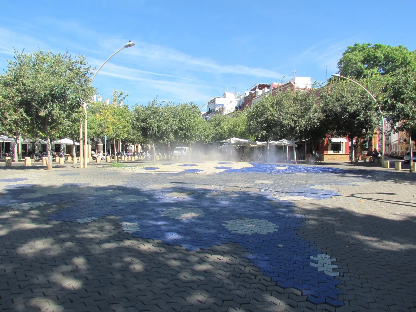 La Alameda de Hércules en Sevilla, con sus famosas columnas y ambiente de tapas