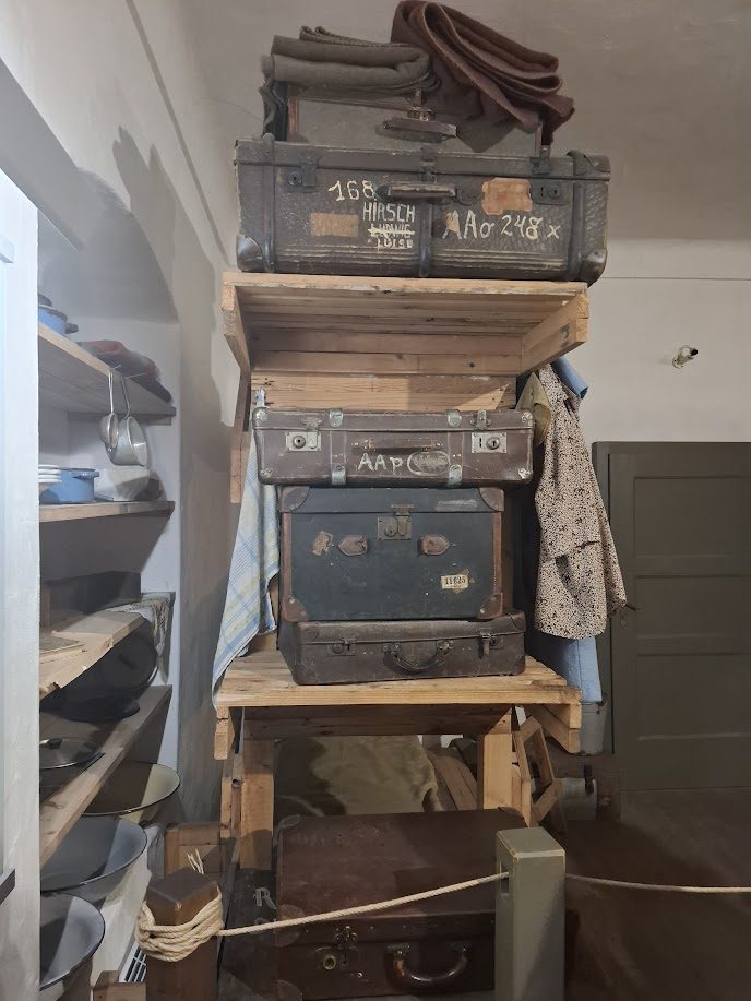 Valijas de víctimas en Terezín