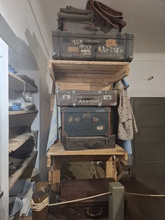 Valijas de víctimas en Terezín